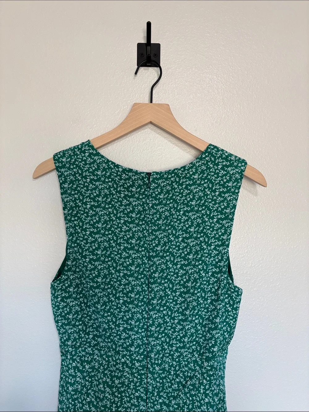 Abercrombie & Fitch Tall Ditsy Floral Pleated Woven V-Neck Column Maxi Dress Med